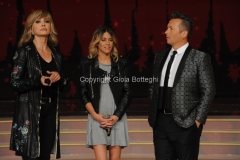 04/10/2014 Roma Ballando con le stelle, nella foto: Martina Stoessel ( Violetta), Milly Carlucci, Paolo Belli
