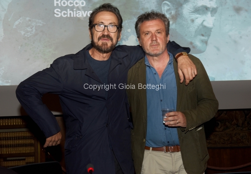 Foto/IPP/Gioia Botteghi12/10/2018 Roma, presentazione della seconda serie della fiction Rocco Schiavone, nella foto: Marco Giallini e lo scrittore Antonio Manzini Italy Photo Press - World Copyright