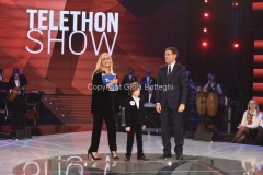 11/12/2016 Roma serata Telethon Show, nella foto: Nicolò Tagliente con Frizzi e Venier